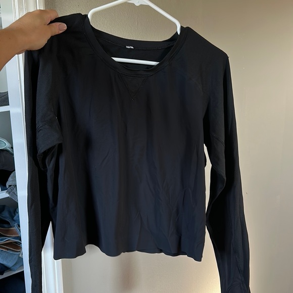 lululemon athletica Tops - Lululemon cropped Long Sleeve Medium